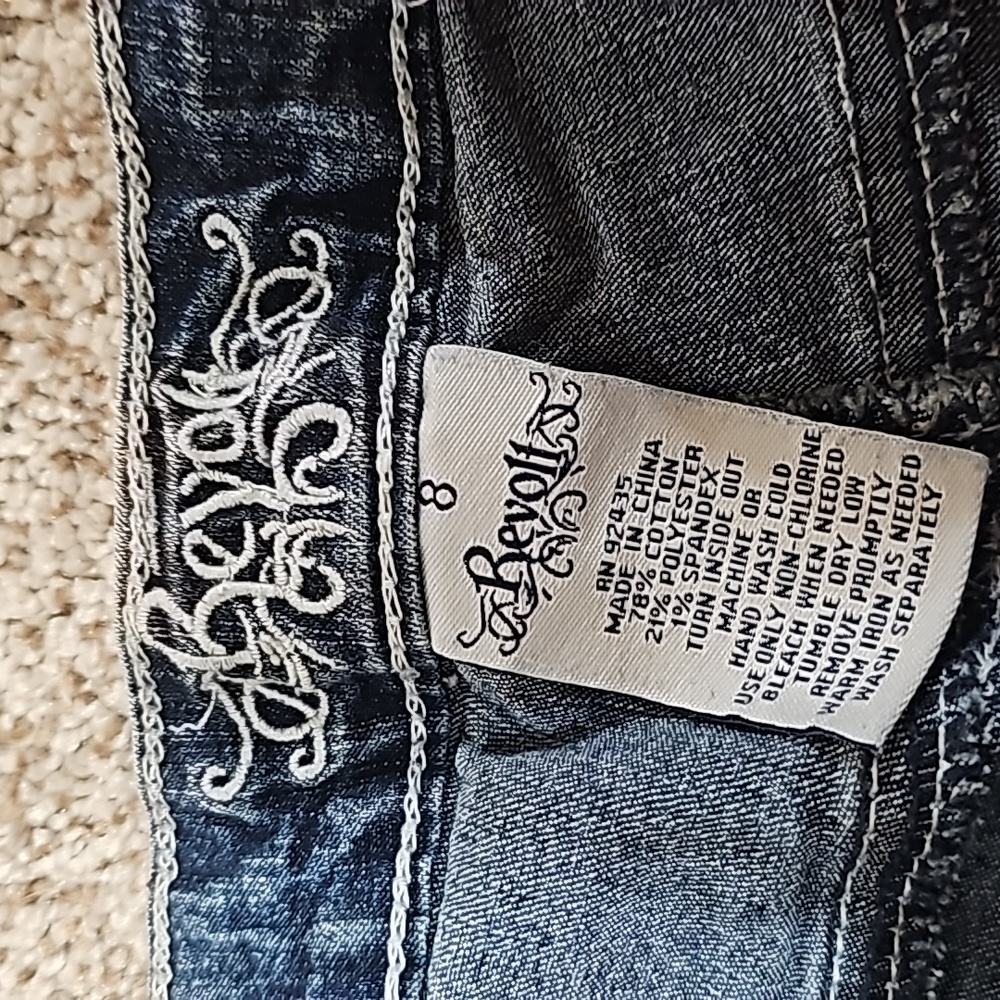 REVOLT SIZE 8 - Picture 3 of 6